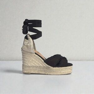 Chic Black and Tan Wedge Sandals